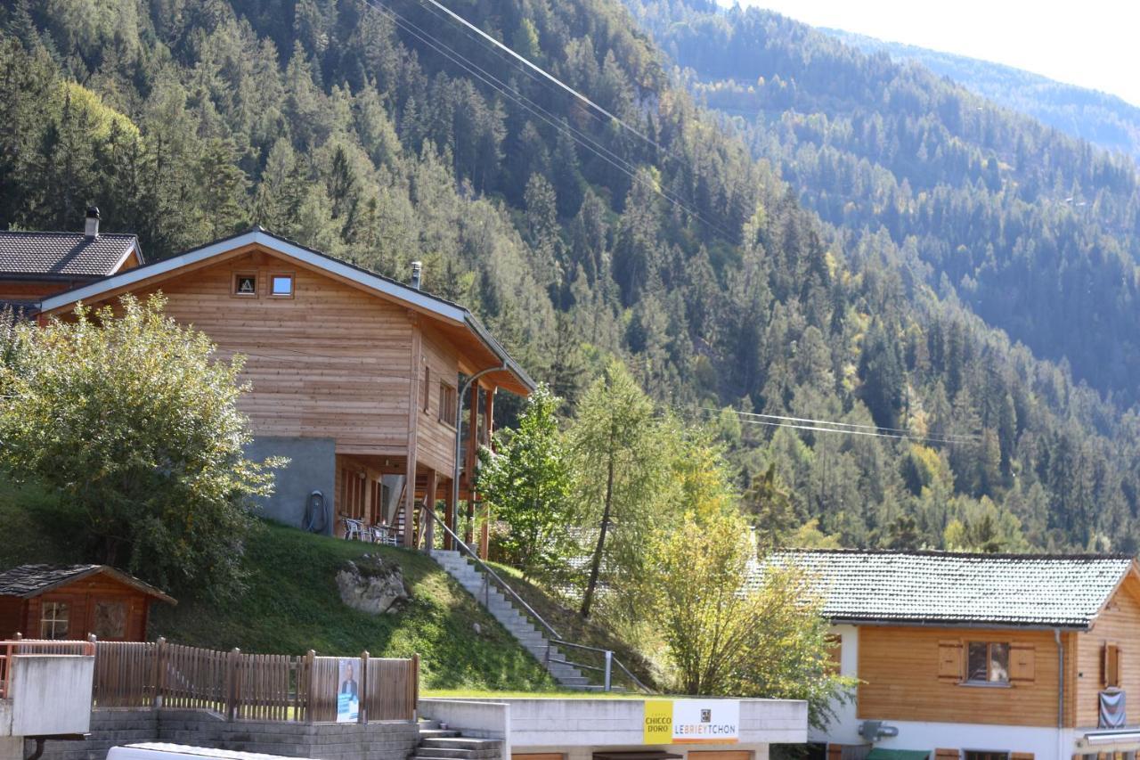 Chalet Tzarbonire Bed & Breakfast Chalais Exterior photo